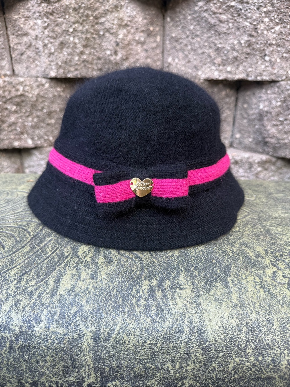 Betsey Johnson Black Wool Cloche Hat with Hot Pink Band & Gold Heart Charm